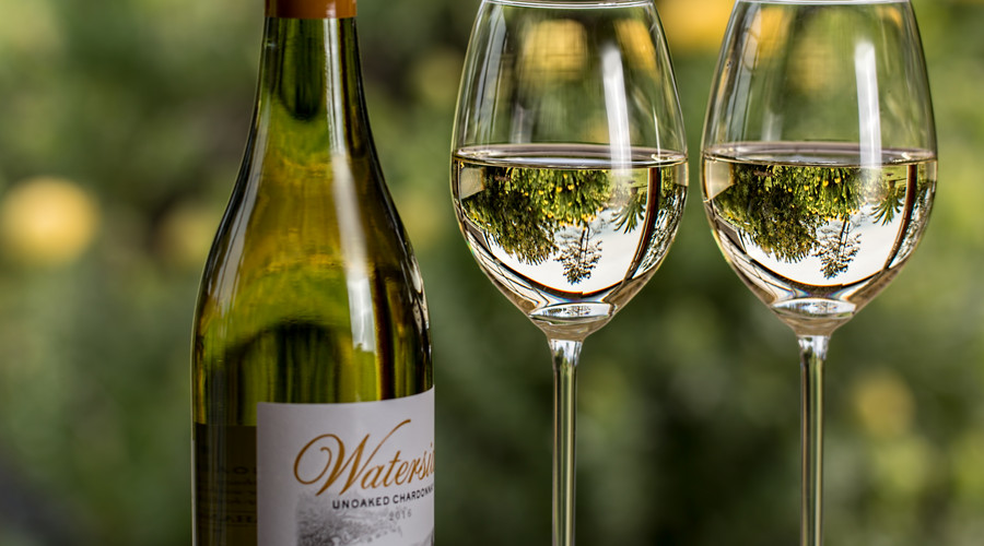 酒与gdp_酒吧的酒(3)